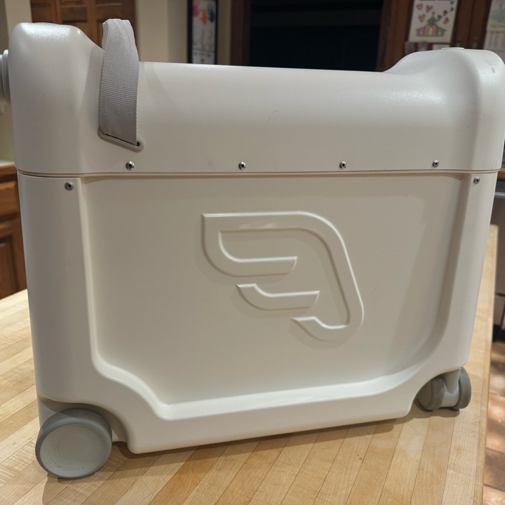 Stokke Jetkids White Ride-On Suitcase/ bed box